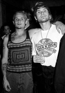 rhcp-blackandwhite:  Blood Sugar Sex Magik Era - Photograph with Pearl Jam bassist, Jeff Ament. 