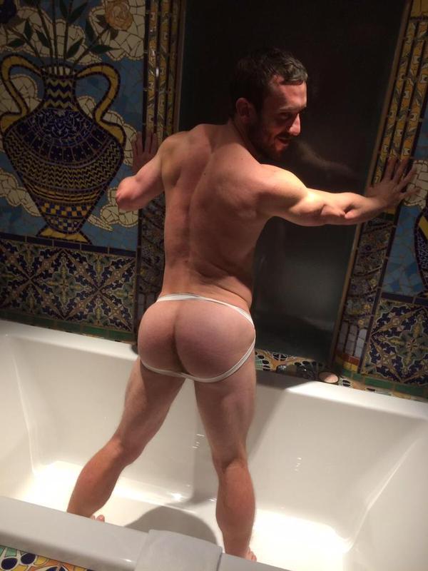 bradinmpls:  looks like he would be a great date!looking for a FWB, daddy, teacher,