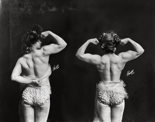 XXX greypoppies:  (Photos of women in the circus photo