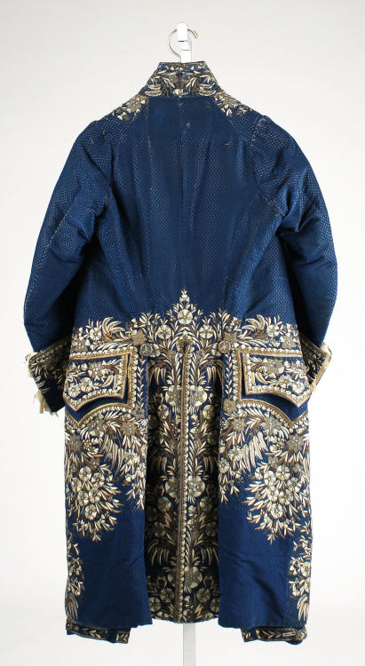 ephemeral-elegance:Metallic Embroidered Patterned Velvet Court Suit, ca. late 18th- early 19th Centu