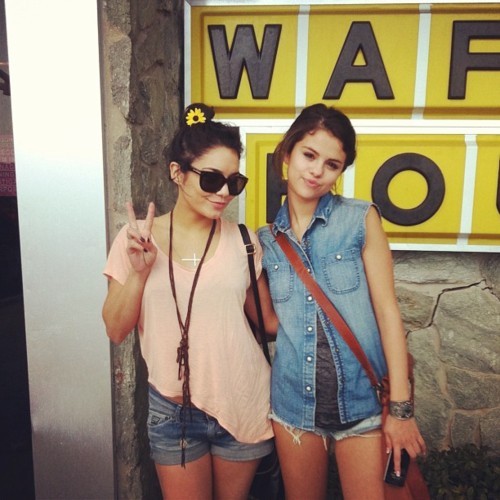 queenrosy:  turquo-ise:  ♥ queued ♥  love them both so much 