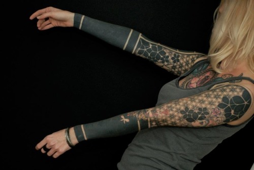 crassetination:  Tattoos 02: Tattoos that don’t suck… (Awesome sleeves. Wish I had the balls to go below the biceps) 