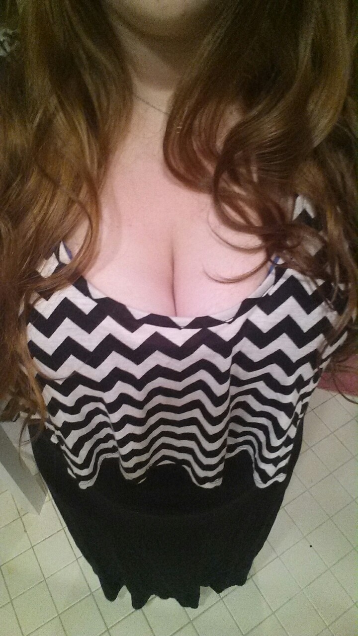 searchinglittle:  New dress :)