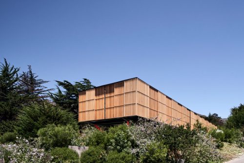 Engawa House, Zapallar, Chile,Designed by architects Santiago Valdivieso and Stefano Rolla