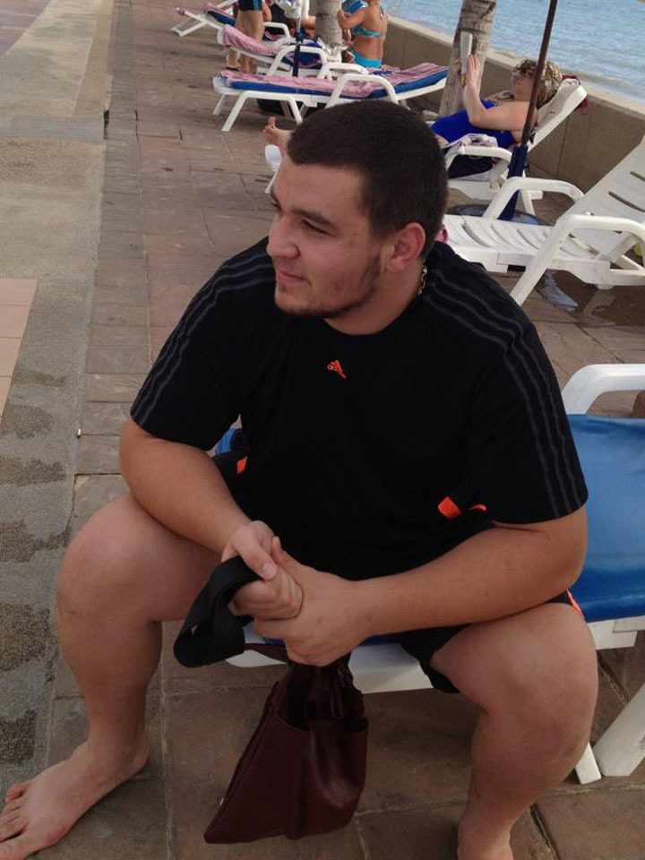 superbears:  Want him to squat naked on my face, letting me eat his young sweaty