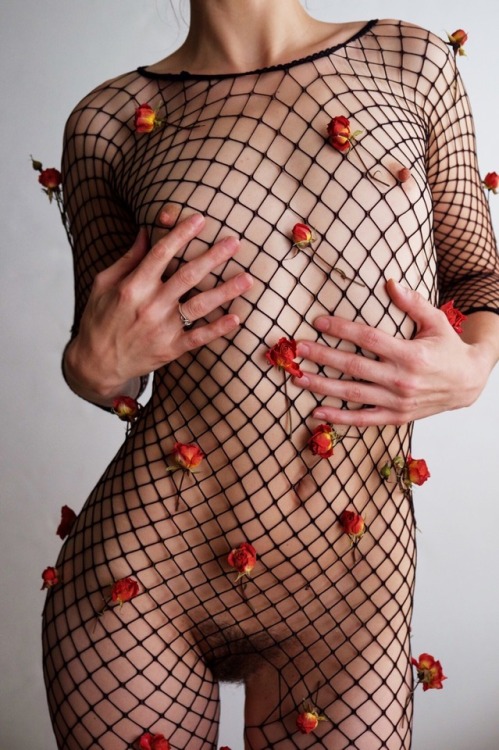 brookelynne: fishnet flowers | self-portraits porn pictures