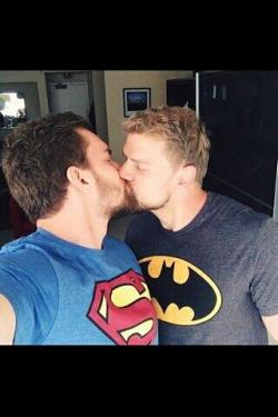 lanternbear71:  Hot Superman Batman kiss!