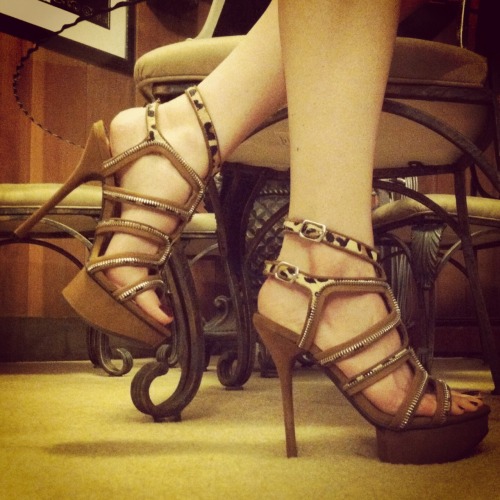 Look at these amazing Bebe heels! These were gifted to me by surprise, my favorite. Thank you so ver