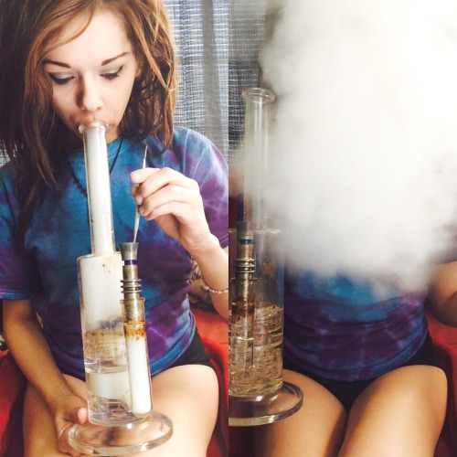 allthingsdankk:  Look like a beauty hit the bong like a beast 