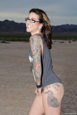 stunning-round-of-inked-girls:  More @ http://stunning-round-of-inked-girls.tumblr.com