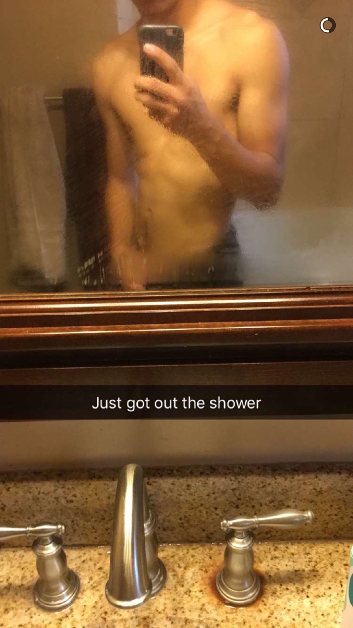 betocheto18:  straightxxxboys:     angelo, 22 😉 fine ass dude … with a huge