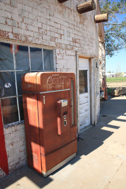 travelroute66:  Coke machine on Route 66 in Texas, just a bit rusty. Anyone have a rusty nickel?. 