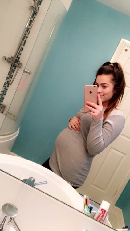 sophieplusone: 22 week bumpdate! love watching my little boy wriggle