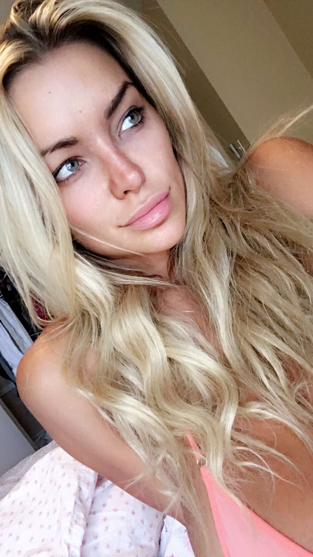 lindsey-pelas:  Lindsey Pelas ❤️