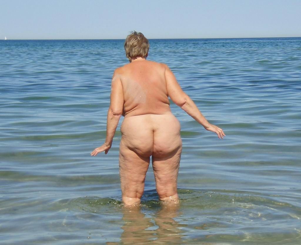 Nothing like a big flabby wrinkly old lady ass seen from behind to harden up those