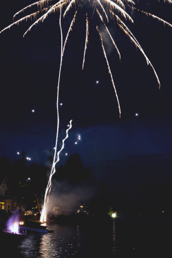rhiannahowardphotography:  Fireworks Over