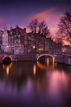 sundxwn:  Amsterdam by night by Iván Maigua 