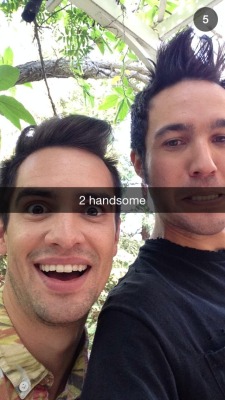 foleadeux:  PETE THANK YOU FOR GETTING SNAPCHAT
