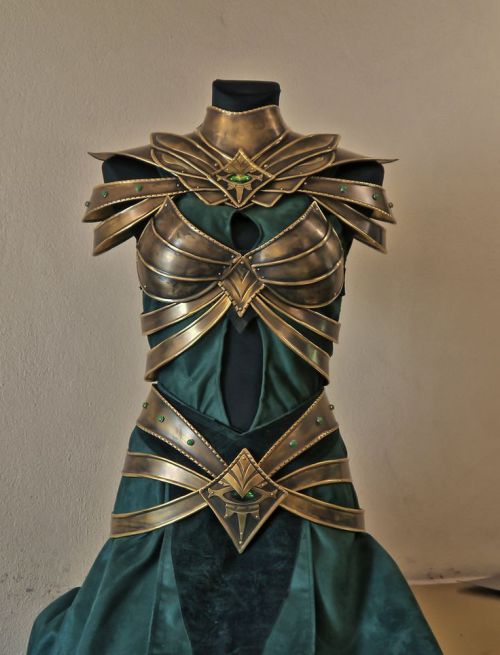 thranduilfanfictioner:Woodland Realm attire fit for a warrior queen #2.(Picture 1 designer credit: A