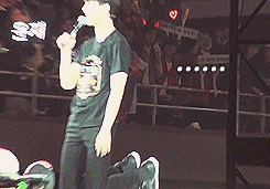 vanitysixx:  Changmin’s microphone incident: where Changmin thought swapping his