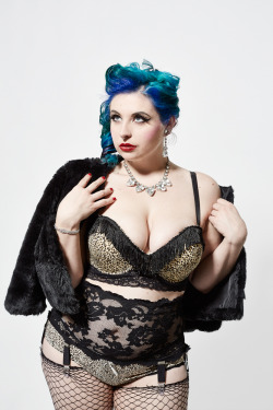 killerkurves:  Queenie Von Curves by mattblum: