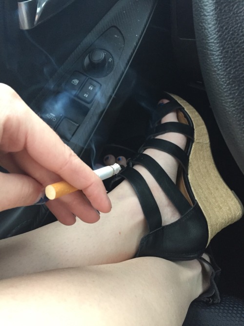 daddyspreciousfuckslut: My little feetsies and smoking for daddy.  Princess
