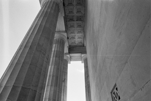 shillwaffer: Ilford Hp5 and the Lincoln Memorial.