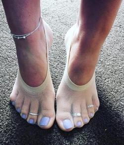 shinymakerlov: Super cute feet Foot fetish