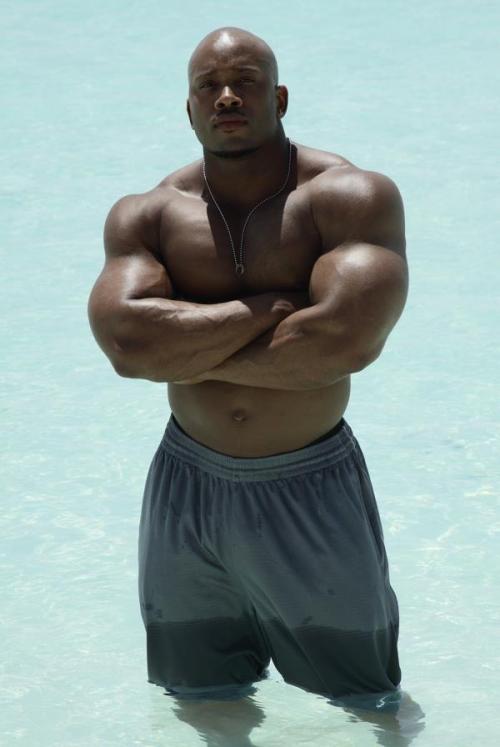 fcsdtrmntn: Tre’Shawn Edmonds-Raines a sexy as bodybuilder….who is truly something to b