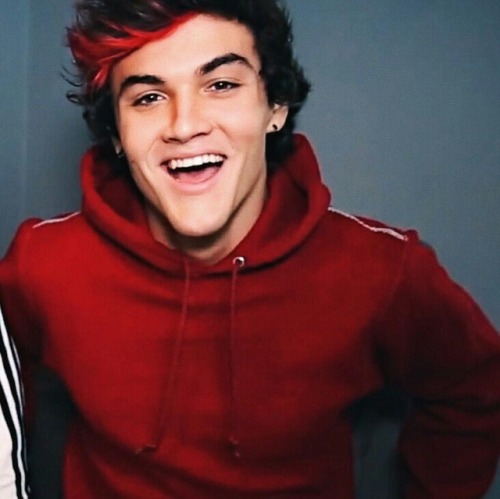 thedolansaintshit: dolan-baby:Grayson and Ethan in red appreciation post. fucj