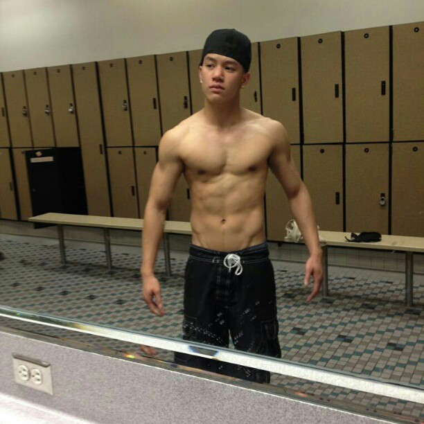 blessedngifted-theyoungmalebody:  Stand up and rise! On your knees and spread those