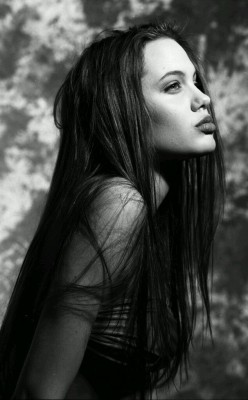 Chocolat-E:  Nineteen Year Old Angelina Jolie