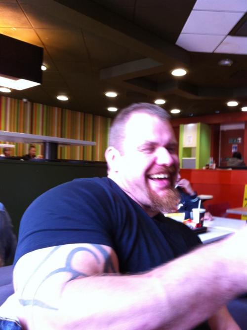 sonadorperpetuo:  Ok…this guy is adorable!! You can’t often say that about burly gods. 
