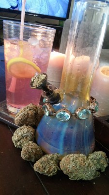 old-mother-sativa:  I’m having such a good day!🍋🍓🌳