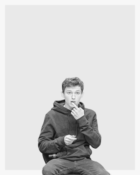 tomolland: Tom Holland trying on lip balm during the ACE Comic Con Q&amp;A (14.01.18)