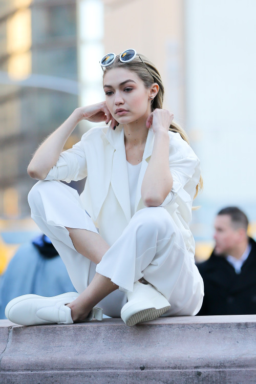 hadidnews:March 29: Gigi on set of a Maybelline photoshoot in New York City  