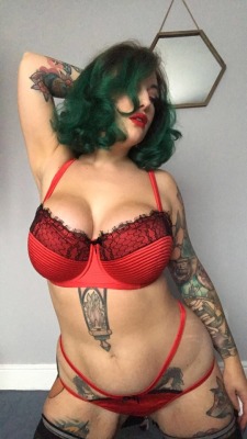 galdalou:  https://seesnaps.com/profile/galda-lou half price this weekend!