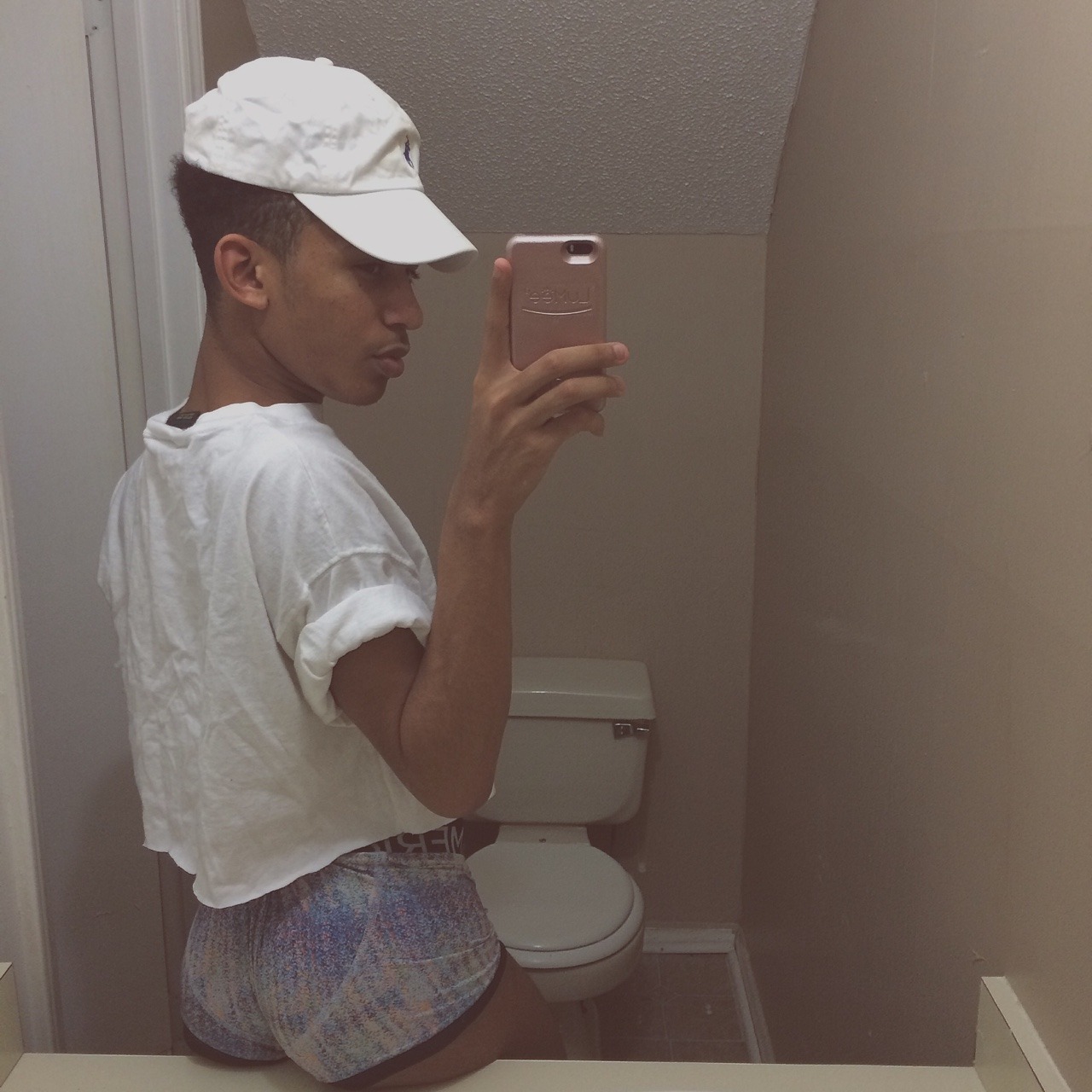 dreswaveii:  Wrinkled shirt but ass on fat fat ✨