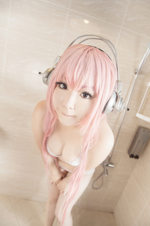 cosplay-soul:  Super Sonico | Nitro Super Sonic 