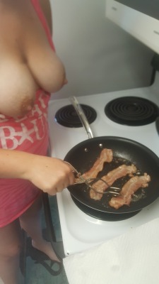 cookessfun01:  This woman makes me so happy. Boobs and Bacon Breakfast who else would want to wake up to this.