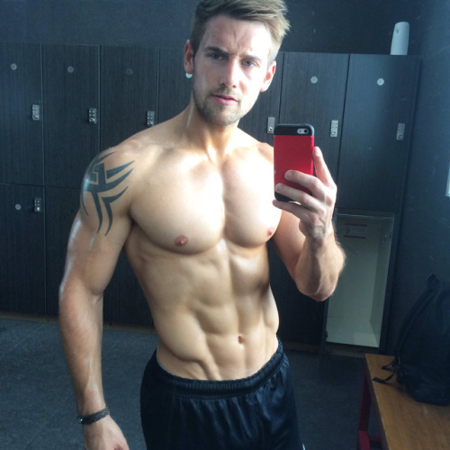 sexy-men-and-boys:  Follow Sexy Men & Boys for more hot guy pics!