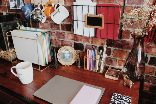 triana-studies:(day 6/100 of productivity Spring Term ) A new term = a new desk setup. I just rearra
