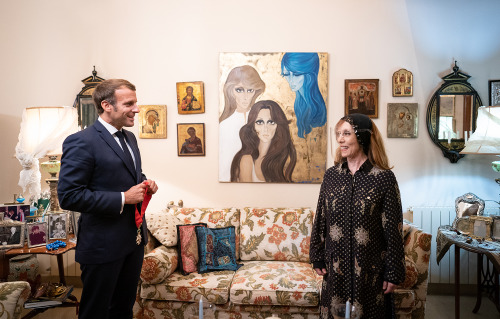 Emmanuel Macron meeting with Fairuz.&gt; Photo: Soazig de la Moissonnière.