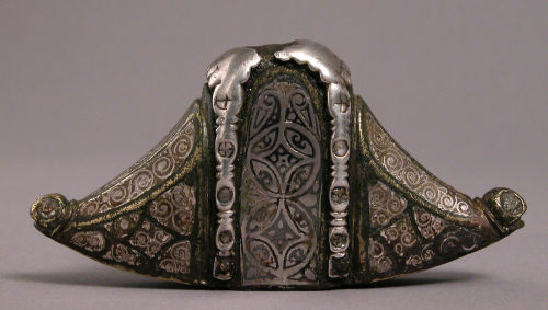 Sword pommel (Anglo-Saxon, late 800s).The quasi-triangular shell of this sword pommel is made of cas