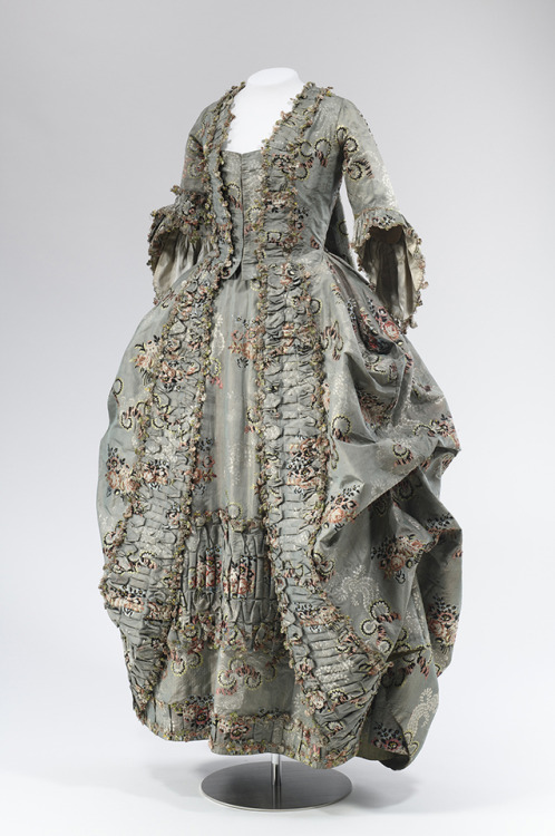 Robe à la français, 1760–1780. Photo: Bastian Krack. © Bayerisches Nationalmuseum München