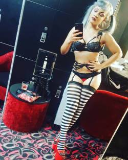 Stripper-Locker-Room:  Scarletmolotova