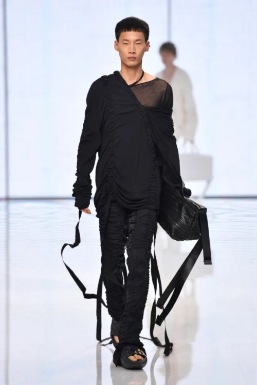 fashionablymaleofficial: (via Balmain Ready To Wear Spring 2022 Paris)