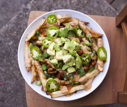 happyvibes-healthylives:  Vegan Chili Cheese Fries