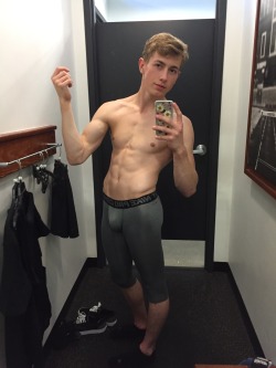 allofthelycra:  Follow me for more hot guys in lycra, spandex, and other sports gear 