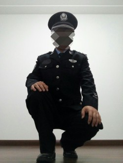 uniformpolice:  Suit up, but still locked